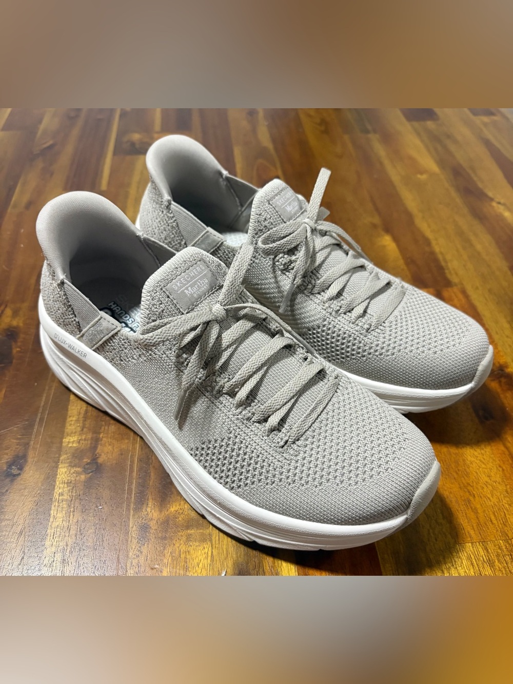 NWT. Skechers  women’s Light Gray Knit Lace-Up Casual Sneakers  for walk/ sport.